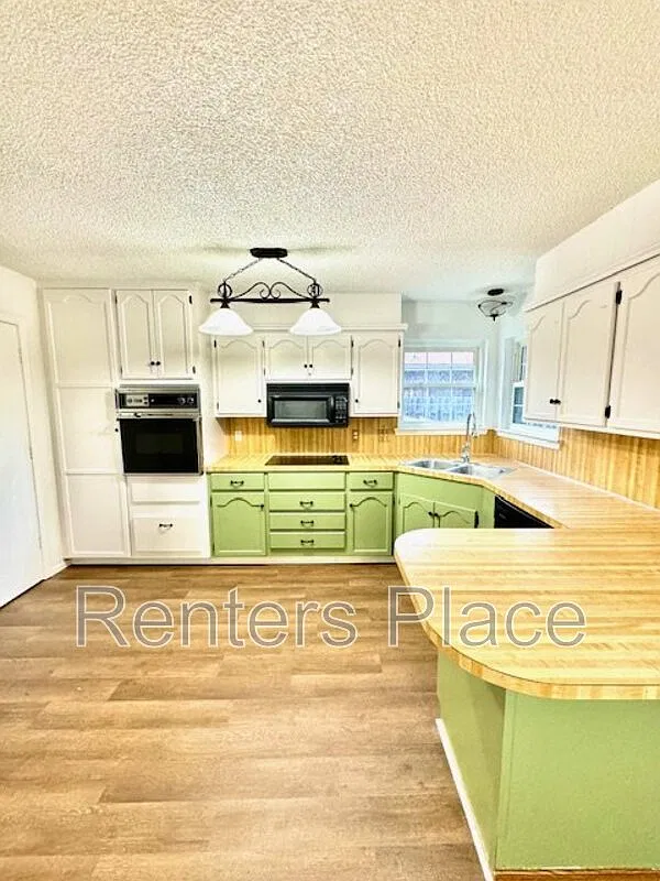 3 bed, 2.0 bath, 1458 sqft, $1,595 — Photo 4