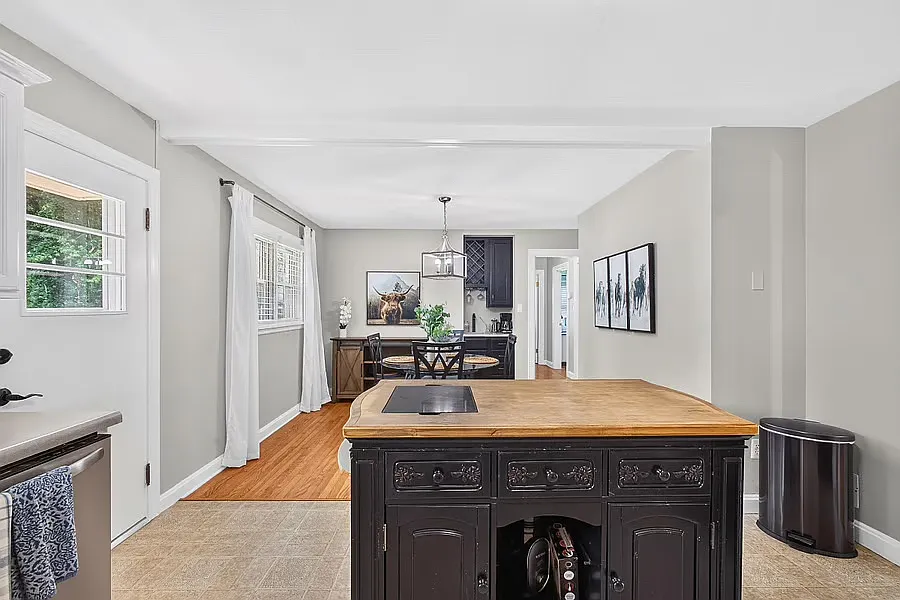 3 bed, 1700 sqft, $2,500 — Photo 4