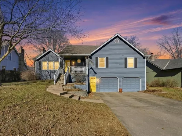 1004 SE 5th Ter, Lees Summit, MO 64063
