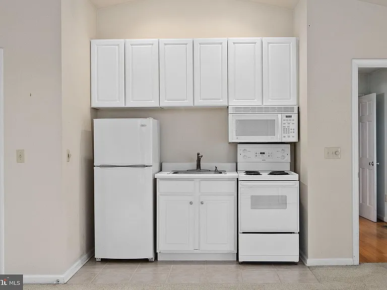 1312 Stafford Ave — Photo 22