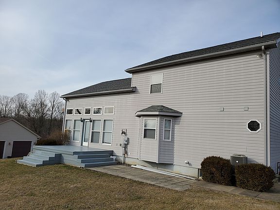 2nd image of 110 Treehouse Ln