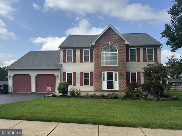 201 Verdure Ln, Douglassville, PA 19518