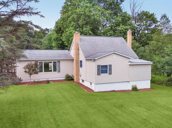 960 Pike Rd, Mineral Point, PA 15942