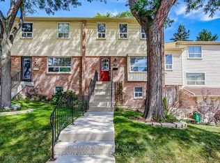 1055 Shawnmarr Rd #29, Mississauga, ON L5H 3V2