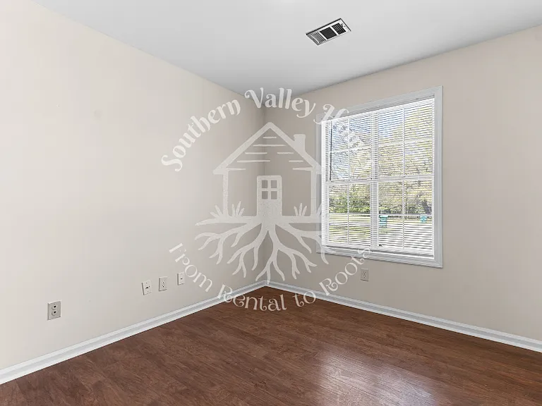 102 Duxbury Ct — Photo 21