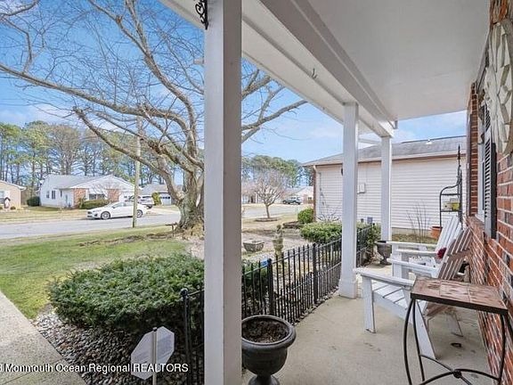 4th image of 81 Seaview Ave