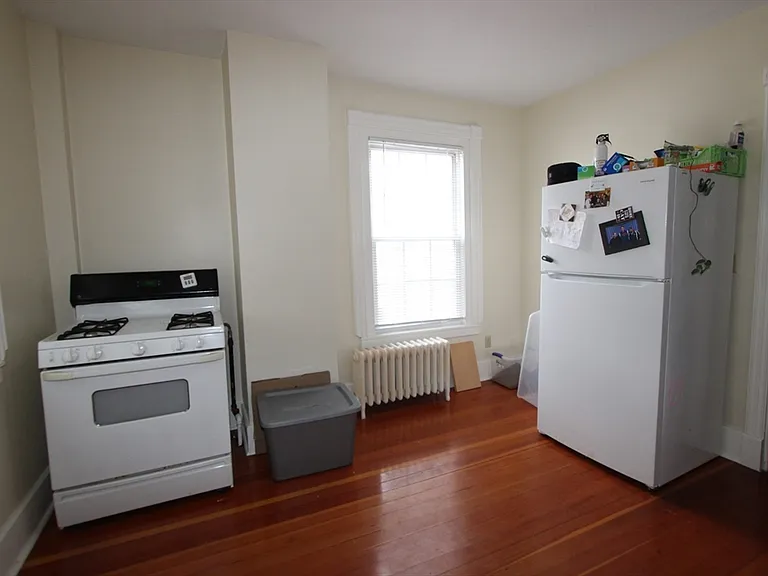 122 Elm St #D — Photo 7