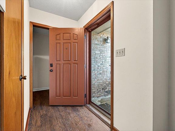 3rd image of 7737 Ovaldale Dr