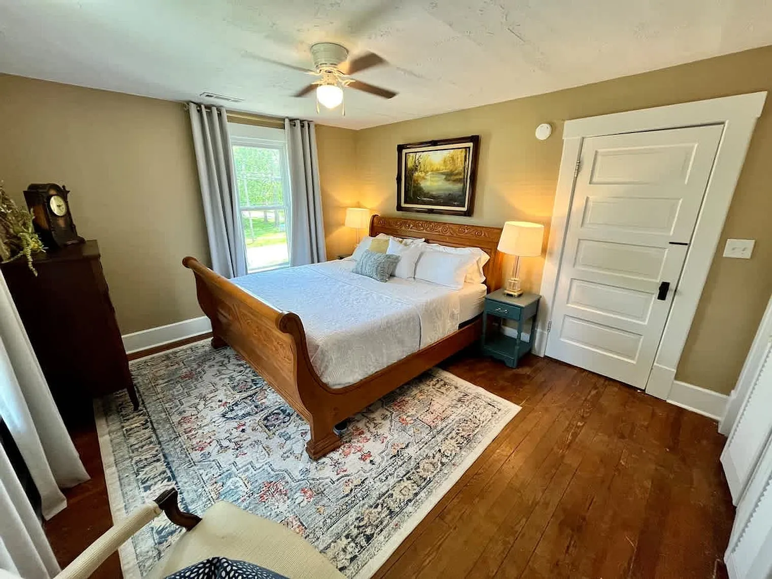 3 bed, 2.0 bath, 2045 sqft, $3,349 — Photo 4