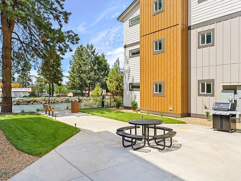 Bridgewater Apartments — Photo 34
