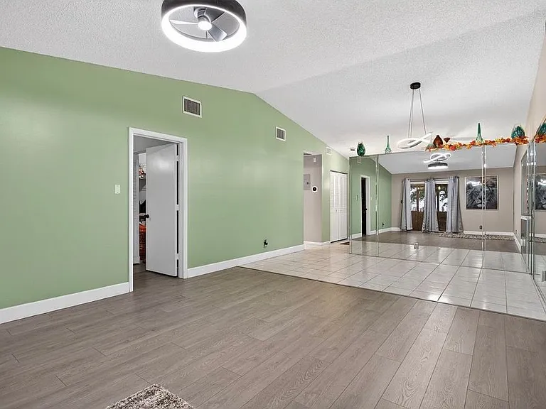 540 NW 43rd St — Photo 11