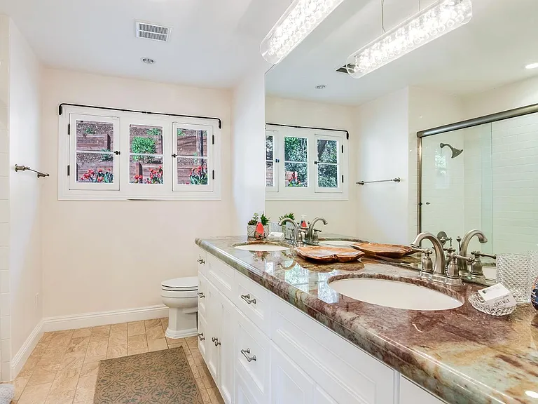 1135 N Norman Pl — Photo 30