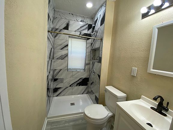 4th image of 1142 Manor Ct #1142