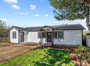 310 4th St S, Long Beach, WA 98631