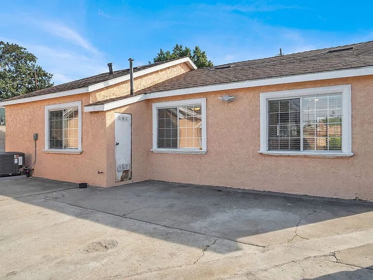 2239 W Lincoln St — Photo 23