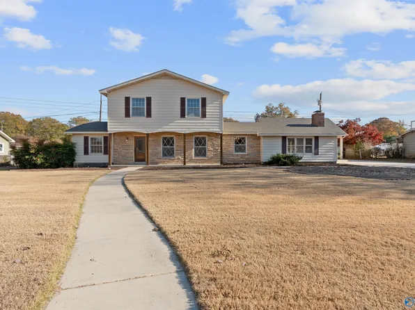 2417 Dogwood Ln SE, Decatur, AL 35601