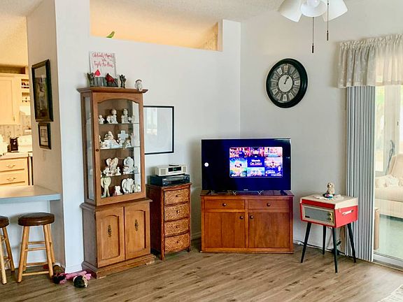 4th image of 506 Honeysuckle Dr