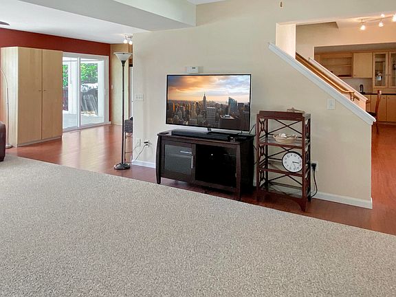 3rd image of 872 Eaton Dr