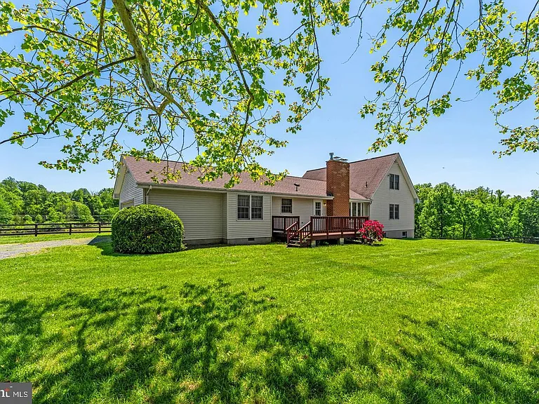 40297 Braddock Rd — Photo 33