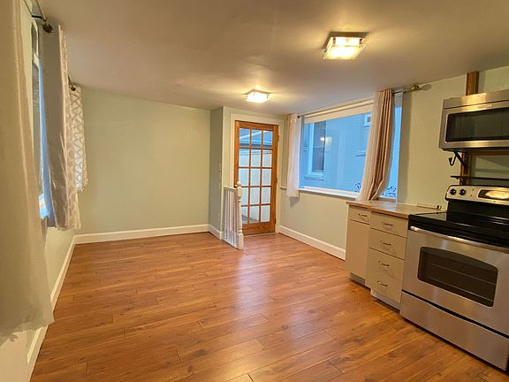 4th image of 86 N Lincoln St #4