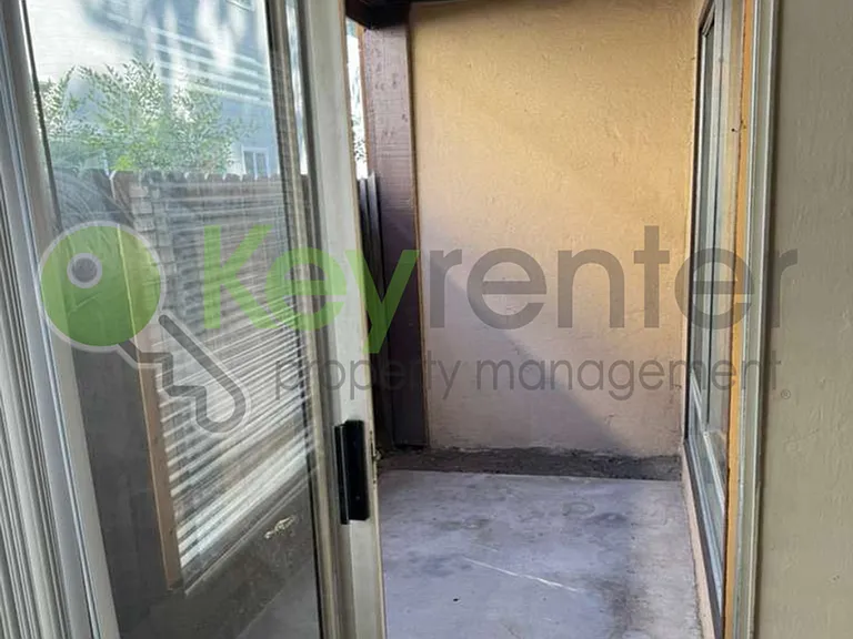 2515 H St #5 — Photo 20
