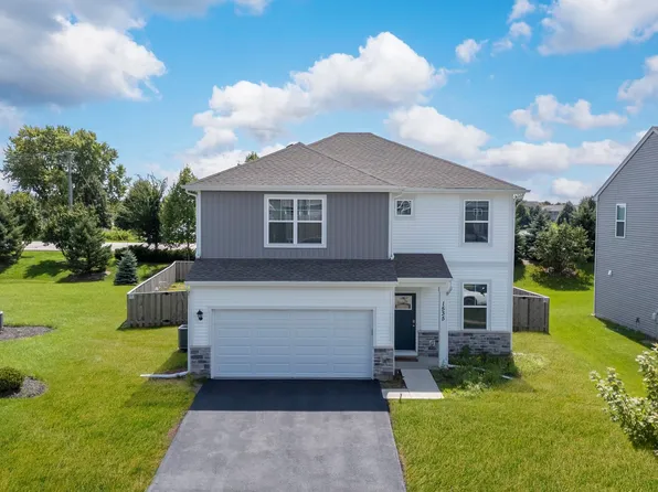 1535 Bayberry Ln, Pingree Grove, IL 60140