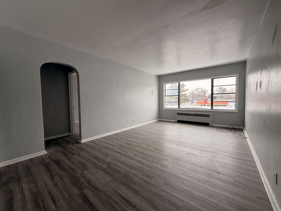 1st image of 417 N Dixie Way #3
