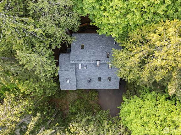 3rd image of 397 E Pointes Drive E