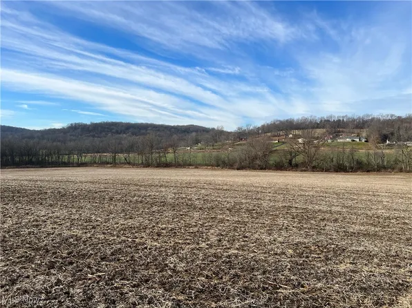 Central Rd NW, Strasburg, OH 44680