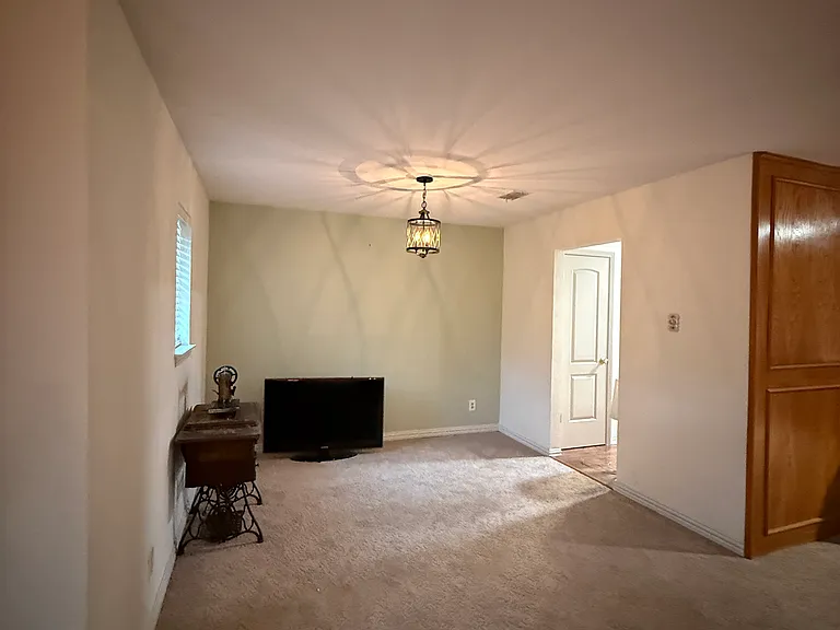 7135 Cosgrove Dr — Photo 8