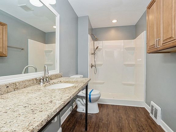 4th image of 14533 McKinley Ave