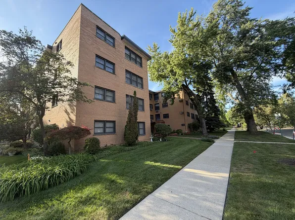 500 Washington Blvd APT 102, Oak Park, IL 60302