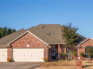 17117 Gladstone Ln, Edmond, OK 73012