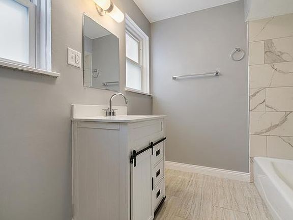 2nd image of 5946 W Washington Blvd #1W