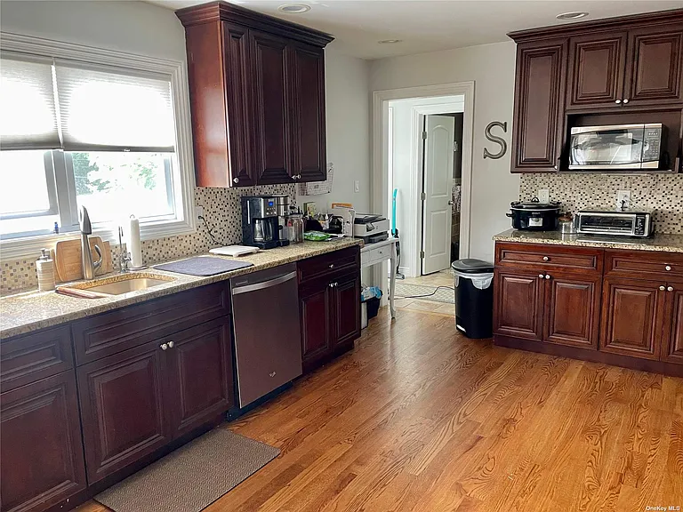 11 Charlotte Pl — Photo 21