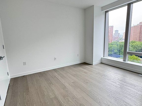 3rd image of 1 Manhattan Sq Unit 11K