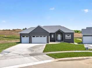 6128 Cody Ln NW, Rochester, MN 55901