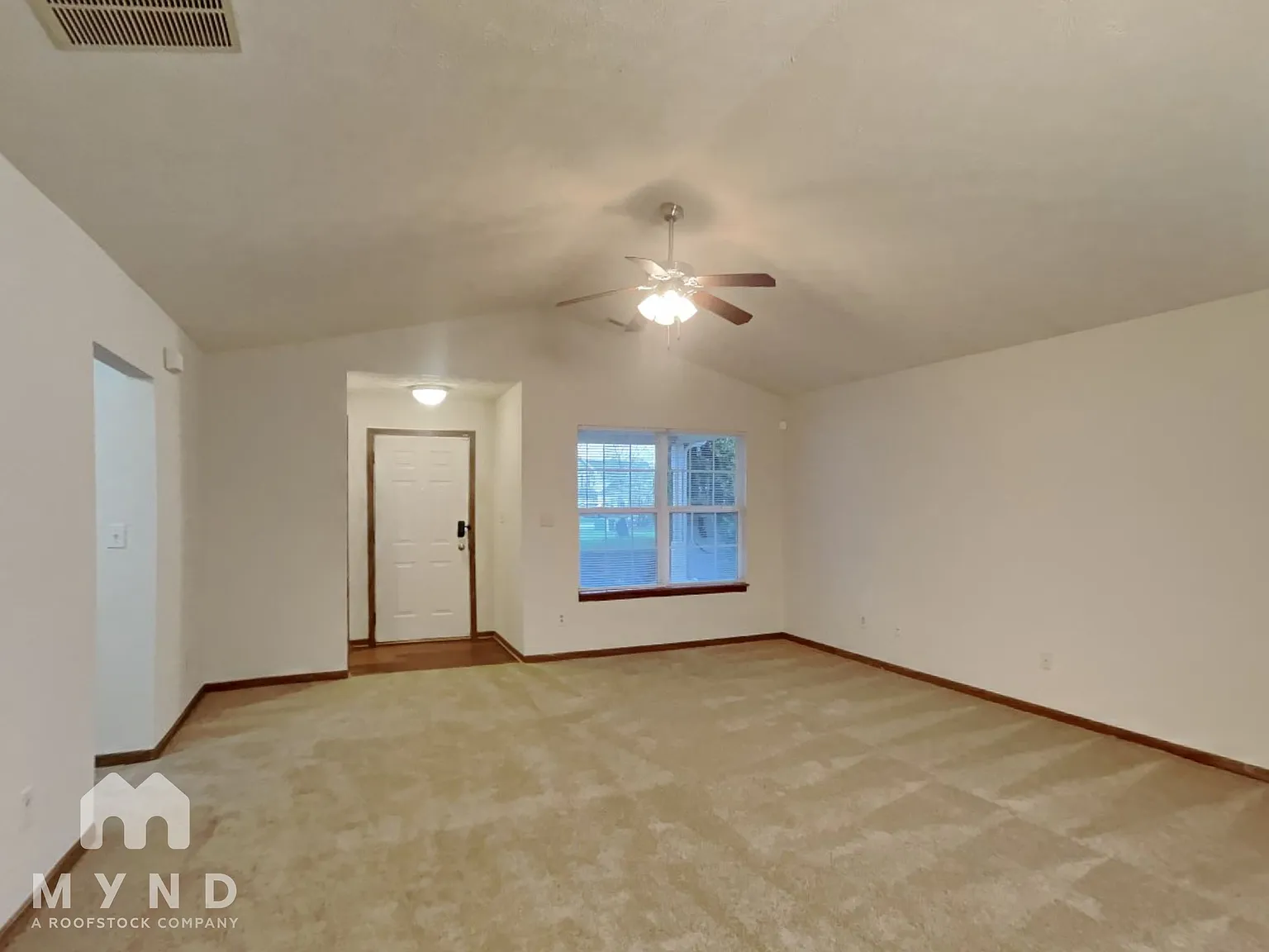 3 bed, 2.0 bath, 1404 sqft, $1,735 — Photo 4