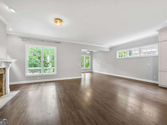 5th image of 232 Fowler St