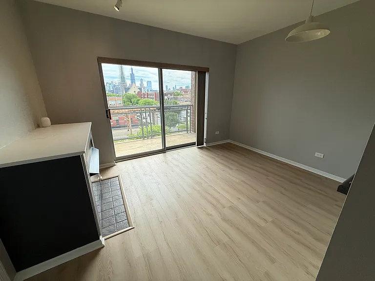 100 N Hermitage Ave #515 — Photo 1