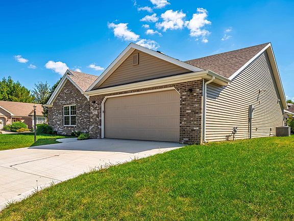 3rd image of 2805 W Preserve Ln