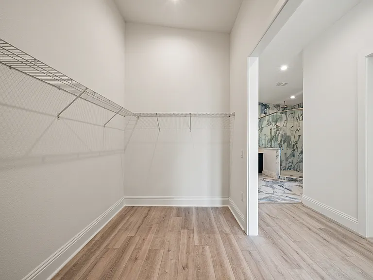1033 Hammock Cir — Photo 9