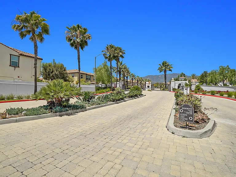 821 Parisa Pl — Photo 47