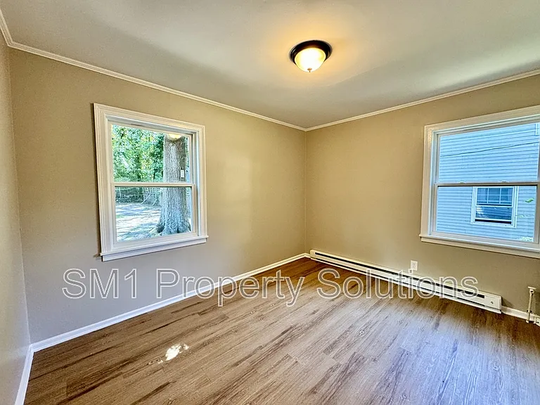 1020 Nancy Ln SE — Photo 7