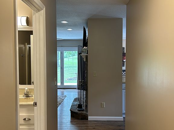 4th image of 203 Snead Dr