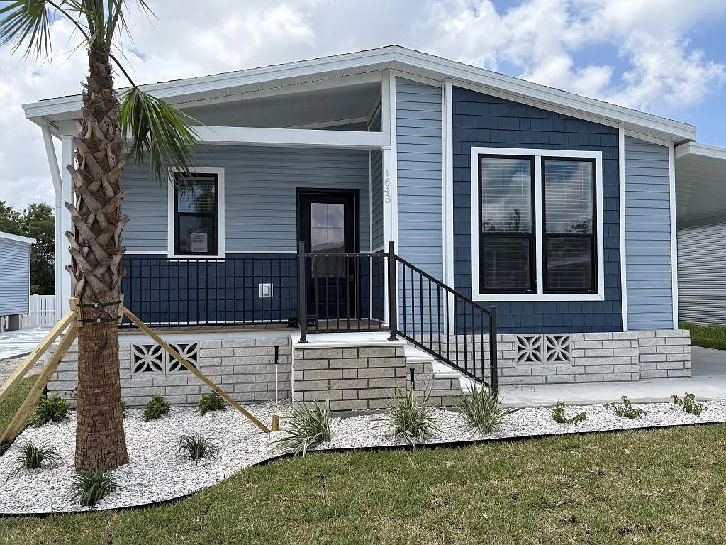 3 bed, 2.5 bath, 1460 sqft, $1,599 — Photo 1