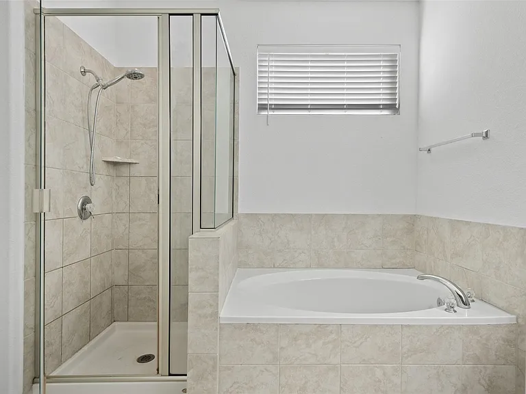 325 La Joya Pass — Photo 22