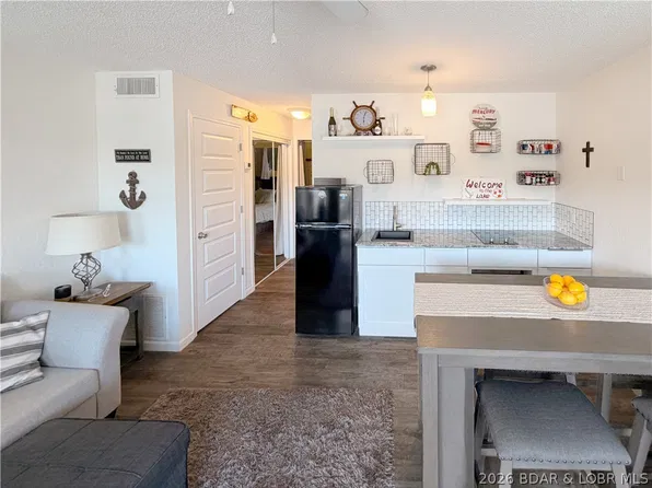 1442 Nichols Rd #D203, Osage Beach, MO 65065