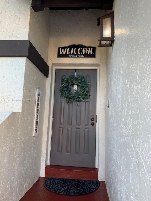 Apartment in Miami, Calusa Manor - View 2