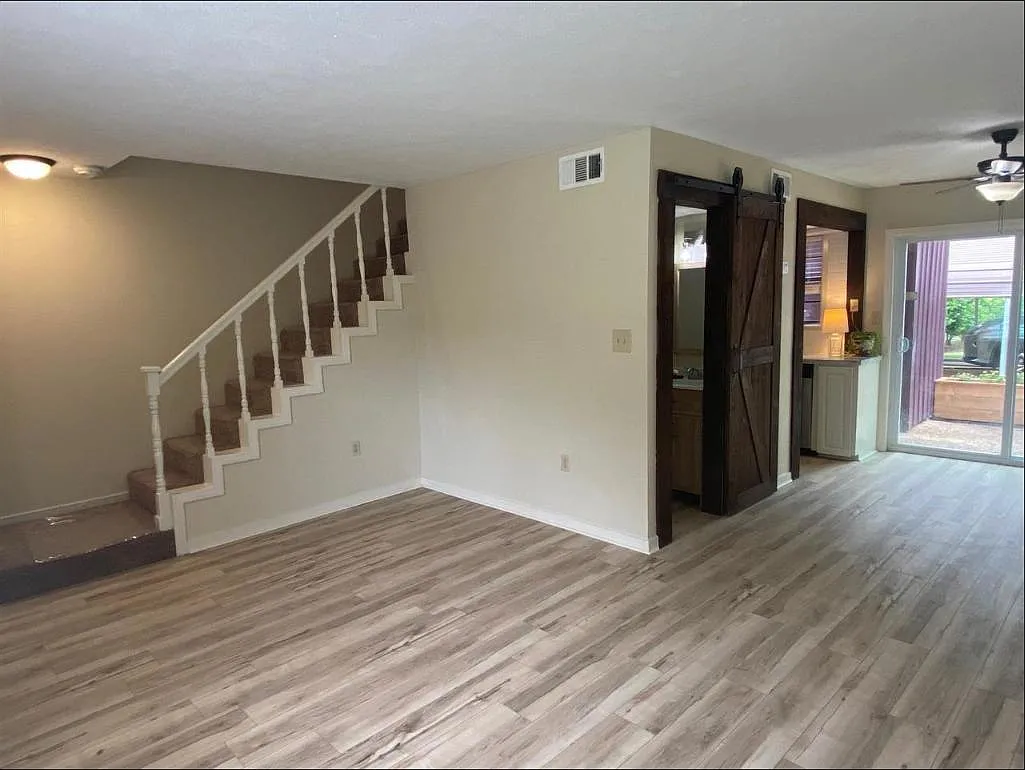 2 bed, 1.5 bath, 1014 sqft, $1,400 — Photo 3